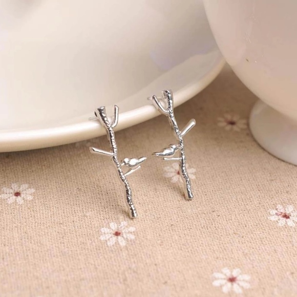 NEW Bird on tree branch faux gold & silver earring - Picture 3 of 6